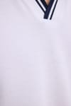Erkek Slim Fit Dar Kesim %100 Pamuklu Çizgili Detaylı V Yaka Beyaz Polo Yaka Tişört