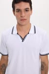 Erkek Slim Fit Dar Kesim %100 Pamuklu Çizgili Detaylı V Yaka Beyaz Polo Yaka Tişört