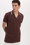 Erkek Slim Fit Dar Kesim %100 Pamuklu Çizgili Detaylı V Yaka Kahverengi  Polo Yaka Tişört
