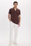 Erkek Slim Fit Dar Kesim %100 Pamuklu Çizgili Detaylı V Yaka Kahverengi  Polo Yaka Tişört