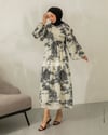 Oversize Desenli Belden Bağcıklı Siyah Keten Elbise