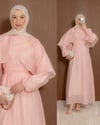 Pelerinli Pembe Elbise