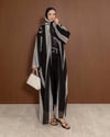 Şal Detaylı Desenli Siyah-Beyaz Abaya