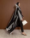 Şal Detaylı Desenli Siyah-Beyaz Abaya