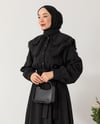 Yaka İşlemeli Siyah Elbise