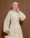 Yarım Düğmeli Dantelli Krem Elbise