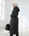 Beli Kemerli Önü Çıtçıtlı Kapşonlu Astarlı Uzun Kapitone Mont -Siyah-Mont-414-4959-R01