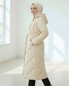 Beli Kemerli Önü Çıtçıtlı Kapşonlu Astarlı Uzun Kapitone Mont -Taş-Mont-414-4959-R43