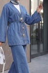 Broş Detaylı Kemerli Pantolonlu Kot Kimono Takım  -Buz Mavi