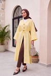 Broş Detaylı Yanları Yırtmaçlı Kabartma Puantiye Desenli Jakarlı Kimono -Sarı