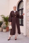 Broş Detaylı Yanları Yırtmaçlı Kabartma Puantiye Desenli Jakarlı Kimono -Koyu Kahverengi