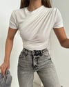 Çapraz Büzgülü Kısa Kol Sandy Bluz -Beyaz-Bluz-358-12244-R02