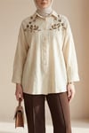 Çiçek Boncuk Desenli Düğmeli Çilek Gömlek -Bej-Tunik-199-259-R56