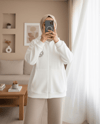 سويت شيرت بغطاء للرأس مع تنورة مطاطية - أبيض-Baskılı Sweatshirt-357-3048-R02