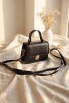 Kilitli Kapaklı Kulplu Uzun Askılı Kutu Çanta -Siyah