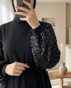 Kolları Pullu Kemerli İthal Likralı Krep Elbise  -Siyah-Elbise-349-8031-R01