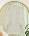 Kolu Çiçek Detaylı Yuvarlak Yaka Yumoş Triko Kazak -Ekru-Kazak-295-4526-R07