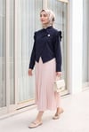 Omuzu Fırfırlı Önü Çapraz Çift Katlı Broş Detaylı Krep Bluz -Laci-Bluz-307-0070-R03