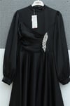 Önü Drapeli Taş Detaylı Saten Elbise -Siyah-Elbise-386-6261-R01