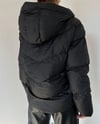 Sabit Kapşonlu Fermuarlı Kışlık Mont -Siyah-Şişme Mont-340-0947-R01