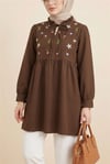 V Yaka Bağlamalı Yakası Fırfırlı Çiçek Nakışlı Poplin Tunik -Kahve-Tunik-349-8051-R15