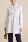 V Yaka Bağlamalı Yakası Fırfırlı Çiçek Nakışlı Poplin Tunik -Beyaz-Tunik-349-8051-R02