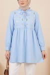 V Yaka Bağlamalı Yakası Fırfırlı Çiçek Nakışlı Poplin Tunik -Bebe Mavi-Tunik-349-8051-R32