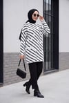 Yarım Boğazlı Yan Çizgi Desenli Sakallı Triko Tunik -Beyaz