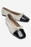 63-K03-7-EKRU CILT/SIYAH RUGANROMY Ekru Cilt-Siyah Rugan Hakiki Deri Küt Burunlu Fiyonklu Kadın Babet Ayakkabı