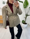 BEJ 0303 BEL BÜZGÜ DETAY CEKET 
