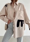 BEJ BASKI DETAY GÖMLEK 