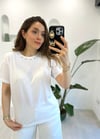 BEYAZ 0019 YAKASI TAŞLI TSHİRT