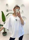BEYAZ İÇECEKLİ KOALA BASKILI TSHİRT