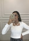 BEYAZ YAKASI ÇAPRAZ İPLİ TRİKO 