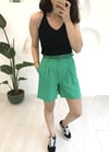 ÇİMEN YEŞİLİ ÇİFT PİLİLİ KETEN ŞORT