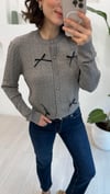 GRİ 1061 FİYONK DETAY HIRKA 