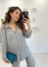 GRİ ÖNDEN DÜĞMELİ TAKIM