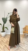 KAHVE 2962 DÜĞME DETAY ELBİSE 