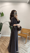 KAHVE 6236 YANDAN KEMER DETAY ELBİSE
