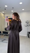 KAHVE 7031 BÜZGÜ DETAY SATEN ELBİSE