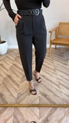 KOYU KAHVE 1085 KEMERLİ PANTOLON 