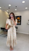KREM 4413 ÇİÇEK DESEN ŞİFON ELBİSE