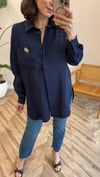 LACİVERT 4825 BROŞLU TENSEL GÖMLEK 