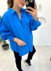 MAVİ MANŞETLİ GÖMLEK