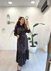 MOR 4735 YAKA GÜL DETAY İPEK CUPRA ELBİSE 