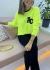 NEON SARI NAKIŞLI KAZAK