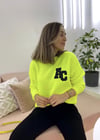 NEON SARI NAKIŞLI KAZAK