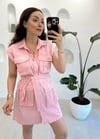 PEMBE 1293 KEMERLİ ELBİSE 