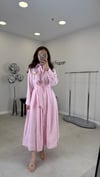PEMBE 2472 BROŞLU ELBİSE