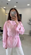 PEMBE 3371 YAKA DÜĞME DETAY GÖMLEK